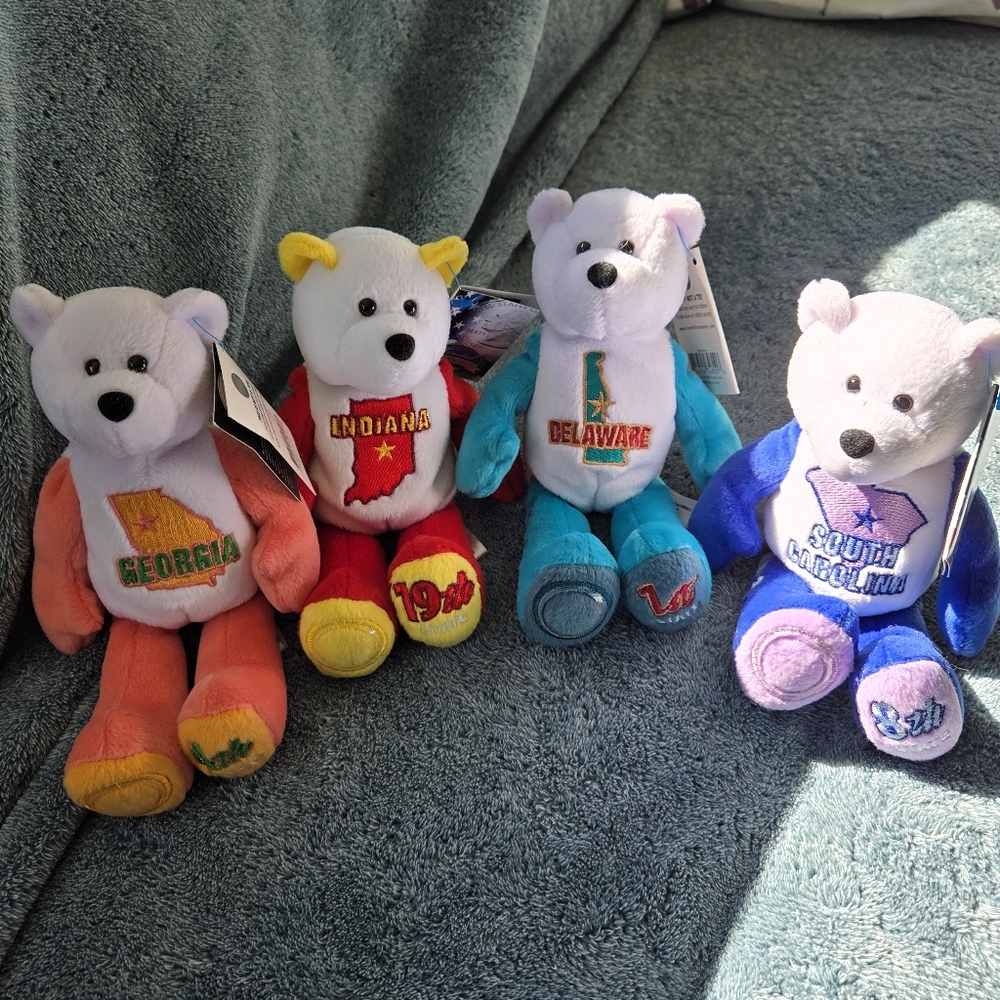 Limited Treasures. Set 4 Coin Bears.